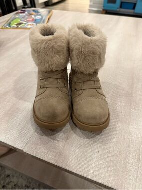 Toddler girl old navy faux fur boots